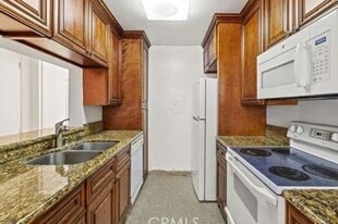 Building Photo - 5460 White Oak Ave