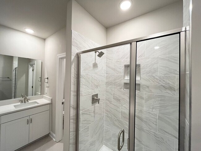 Building Photo - **OFFERING FIRST MONTH'S RENT FREE, $200 MOVE IN PROMOTION & WAIVED APPLICATION FEES** New Constr...