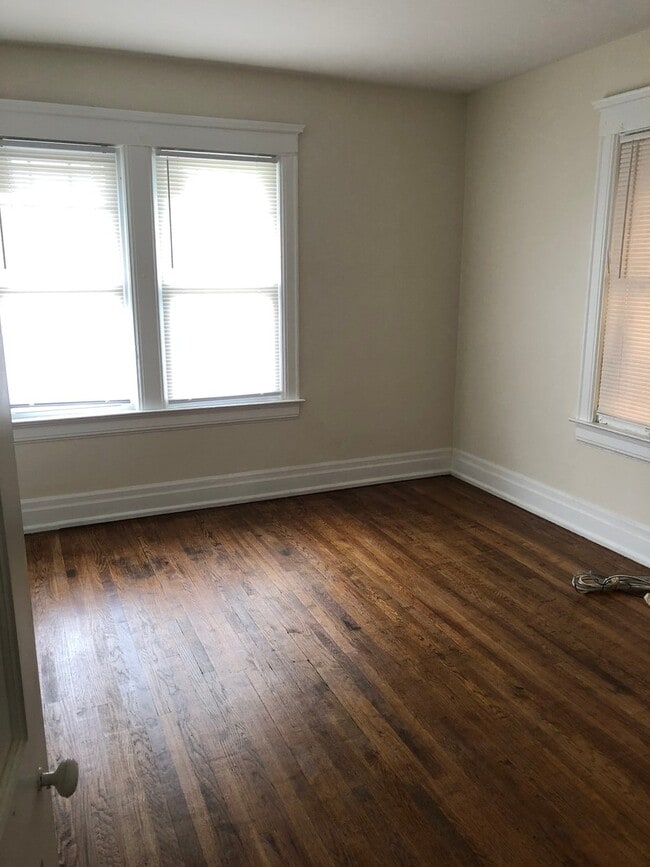 Building Photo - $1,600 - Newly Renovated 3 Bedroom Home With Study