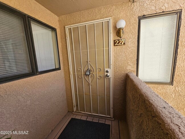 Building Photo - 5750 N Camino Esplendora