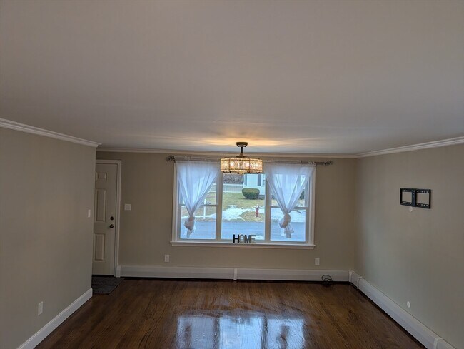 Building Photo - 8 Linda Circuit