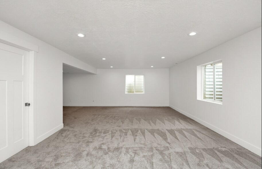 Building Photo - 1511 Lakeview Dr