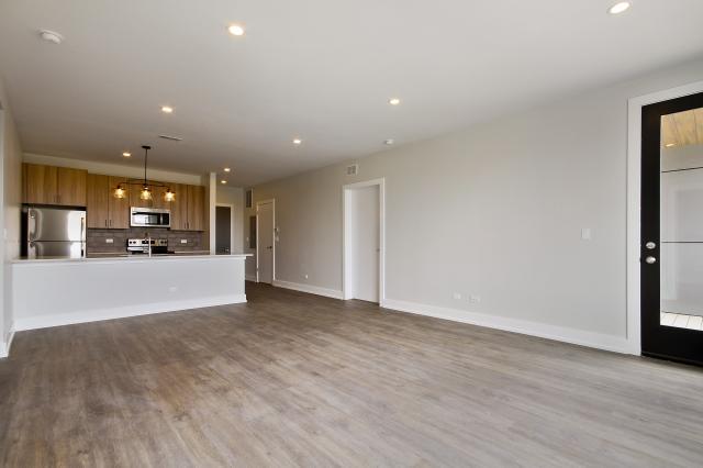 Building Photo - 3 bedroom in Chicago IL 60608