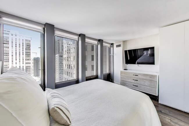 Building Photo - 100 E Walton St