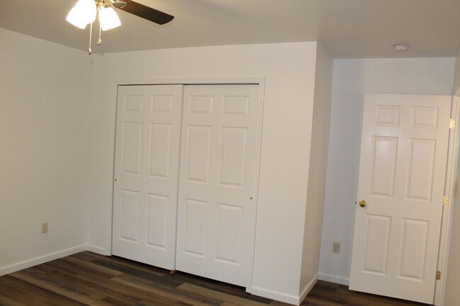 Building Photo - 11560 Punch Bowl Rd