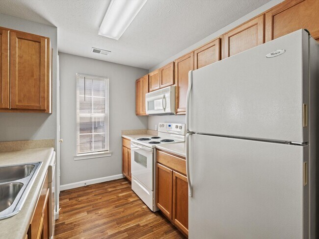 Building Photo - Comfortable 1 Bedroom 1 Bath*********Castle Schools**********Walking Trails