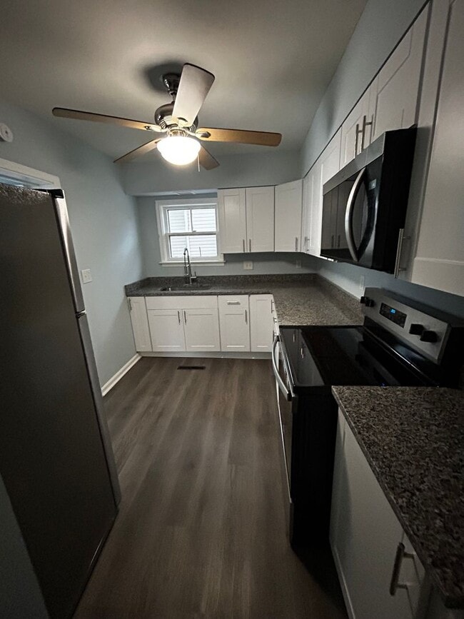 Building Photo - BEAUTIFUL 2 BEDROOM 1 BATH NEWLY REMODELED-- PRIME LOCATION!!!