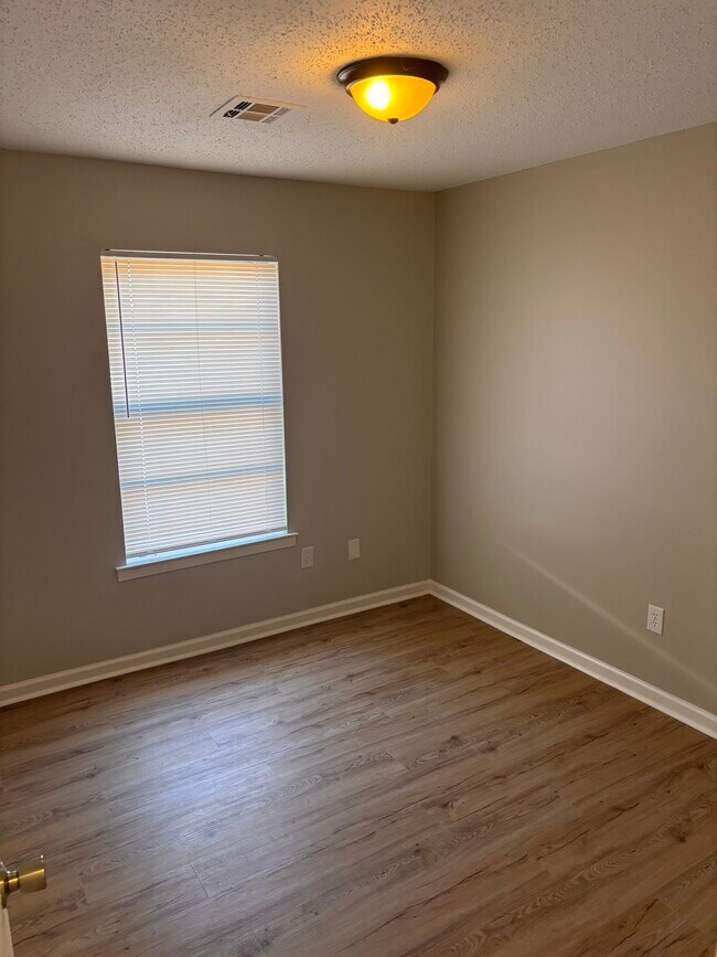 Building Photo - 5773 Belleau Dr