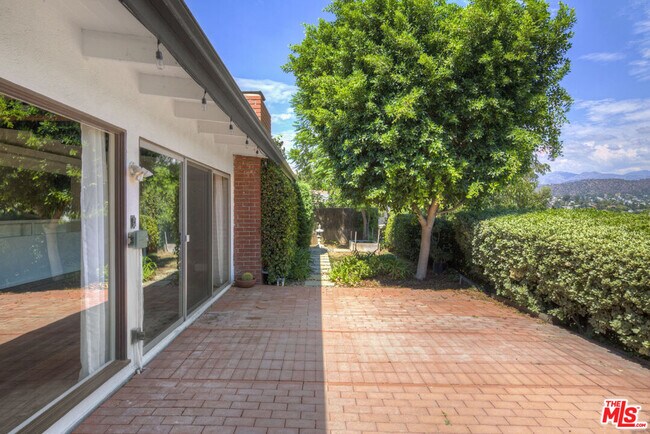 Building Photo - 3582 Verdugo Vista Terrace