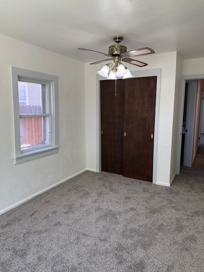 Building Photo - 510 E Montezuma Ave