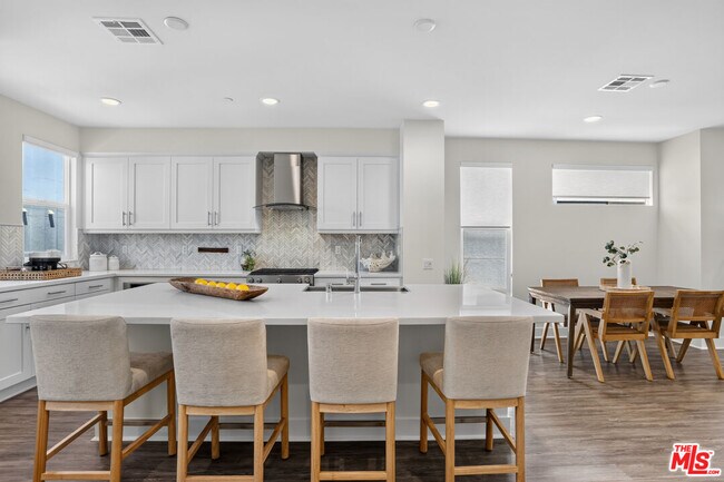 Building Photo - 1678 Topanga