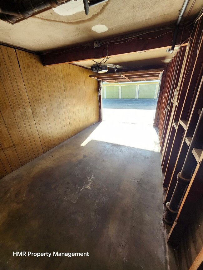 Building Photo - Beautilful 1-bedroom Upstairs Apartment in Pomona