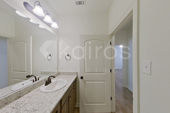 Building Photo - 105 Salvat Dr