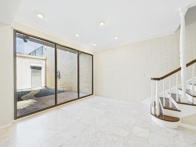 Building Photo - 7608 Del Monte Dr