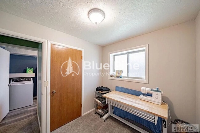 Building Photo - 648 Buckboard Ln