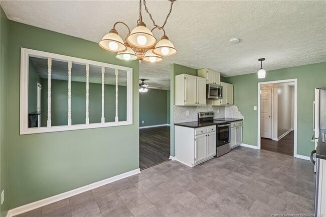 Building Photo - 2932 Chillingworth Dr
