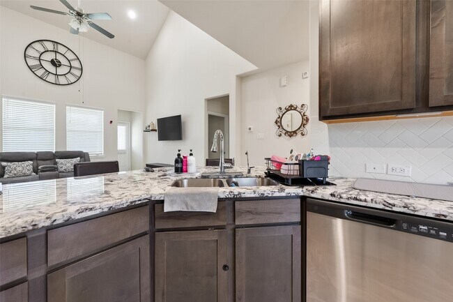 Building Photo - 6215 Prince Pl Dr