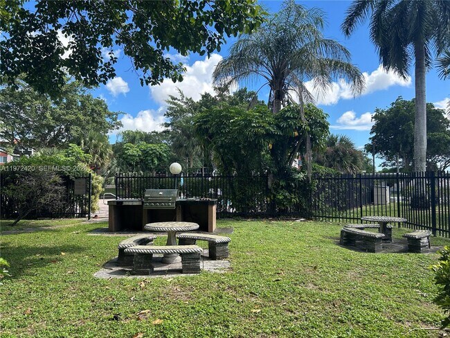 Building Photo - 6005 Del Lago Cir