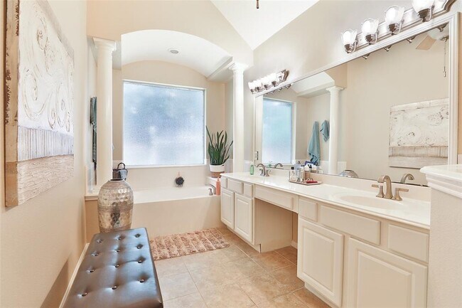 Building Photo - 8414 Green Valley Dr