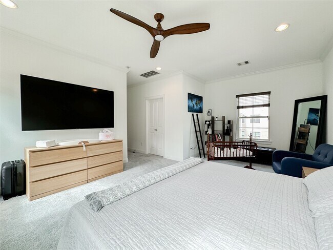 Building Photo - 2 Hermann Park Ct