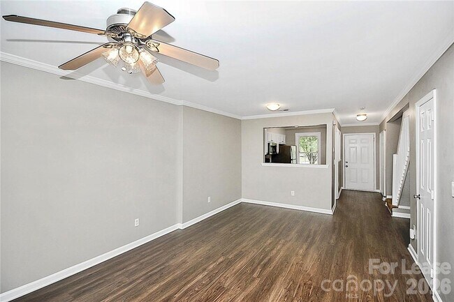 Building Photo - 8203 Golf Ridge Dr