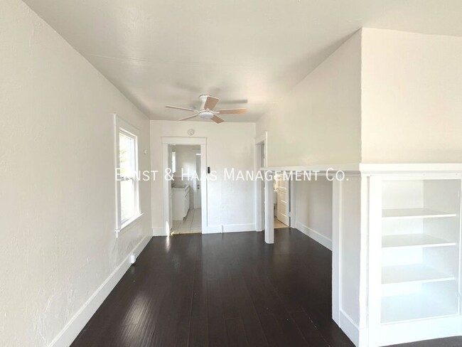 Building Photo - Wonderful Studio Apartment Near Downtown L...