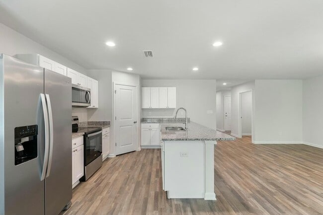 Building Photo - 610 Riverwalk Cir