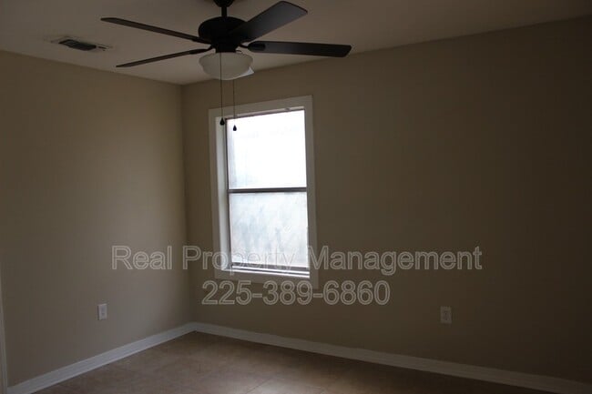 Building Photo - 2156 Seracedar St