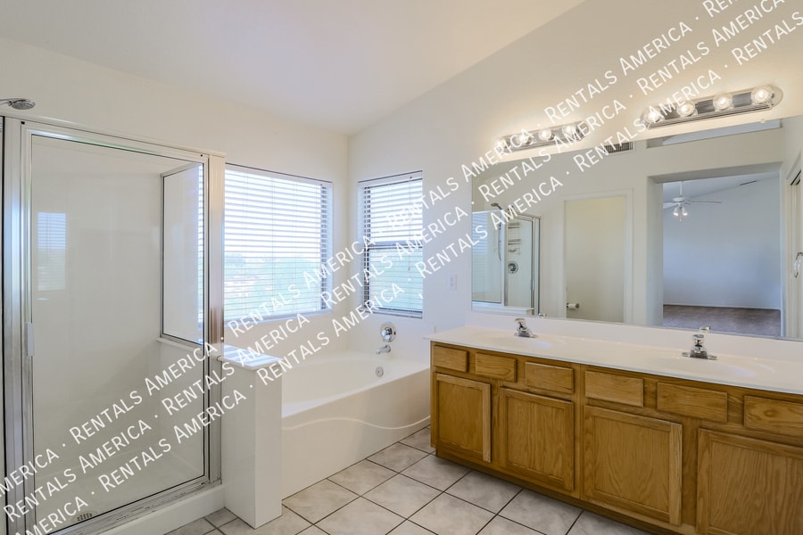 Building Photo - 17547 W Coyote Trail Dr