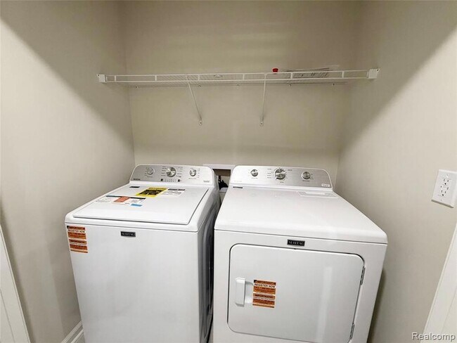 Building Photo - 359 N Sydney Ct