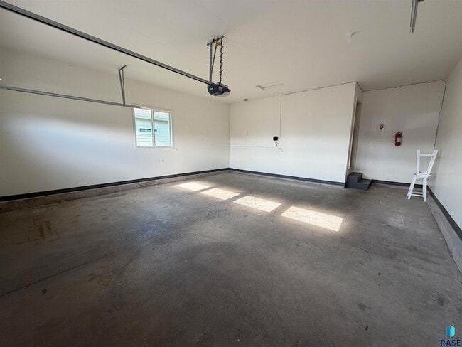Building Photo - 2607 E Sunburst Dr