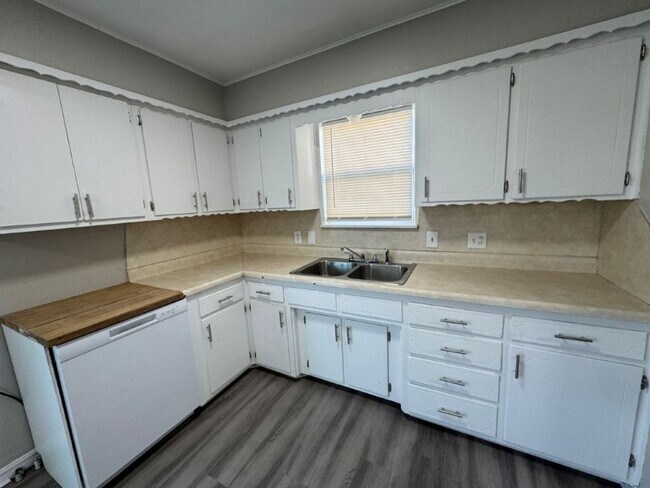 Building Photo - all Brand New 4 bed 1 bath converted garage, deck in back , large backyard in MWC!