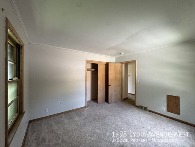 Building Photo - 1798 Lydia Ave W