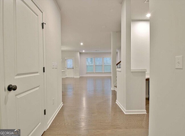 Building Photo - 504 Albertson Ave