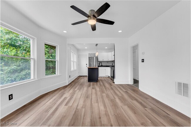 Building Photo - 10222 Parkgate Ave