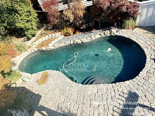 Building Photo - Beautiful Loomis Solar Home with Pool and Spa!!
