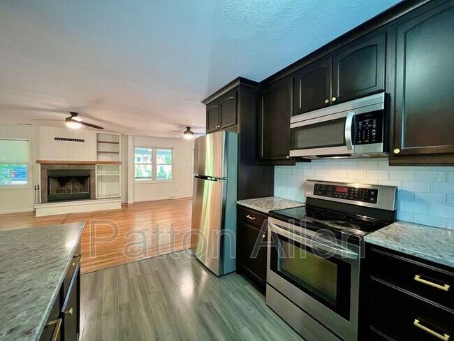 Building Photo - 126 Locust Ct