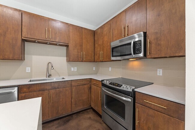 Building Photo - 4411 Roseland Ave