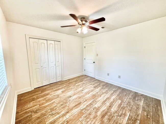 Building Photo - Updated 3 Bedroom Home in Denham Springs