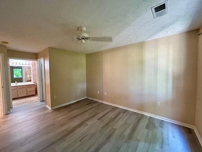 Building Photo - COMING SOON!!  Stylish 2 Bedroom, 2 Bath C...