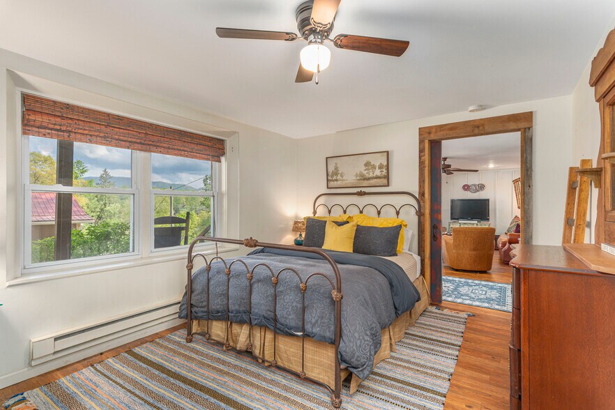Queen bed - 159 Jb Ivey Ln