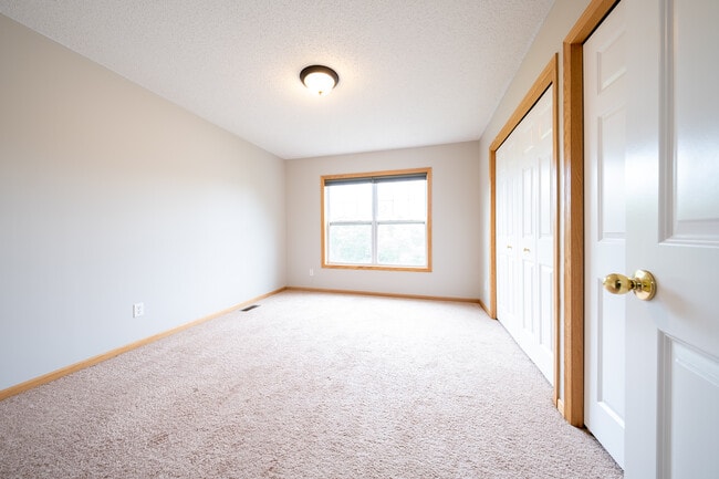 Building Photo - 2692 Vierling Dr E