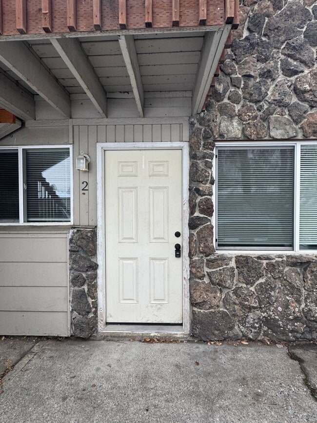 Building Photo - 119 E Borah Ave