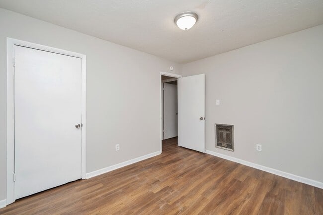 Building Photo - 114 Crenshaw Dr