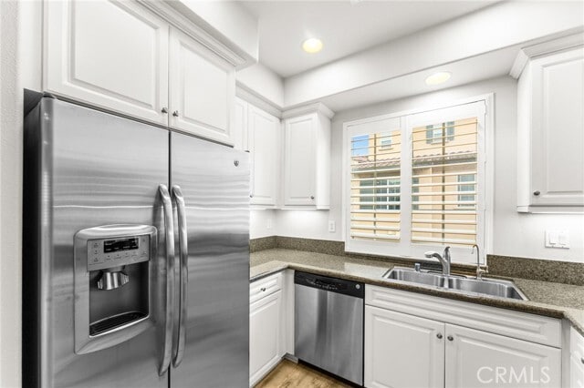 Building Photo - 64 Full Moon