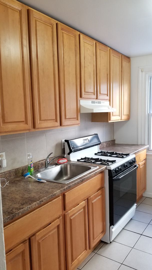 Building Photo - Immaculate Unit - Oak Lane