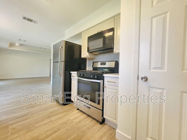 Building Photo - 4802 Gray Fox Dr