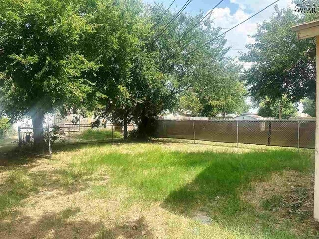 Building Photo - 5119 Parklane Dr