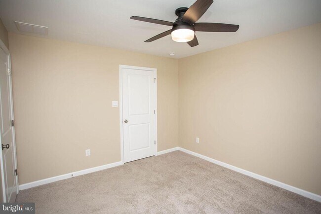 Building Photo - 239 Macoun Way