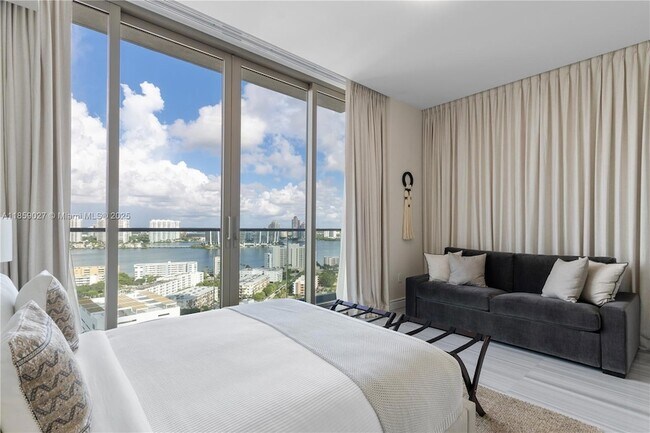 Building Photo - 17901 Collins Ave